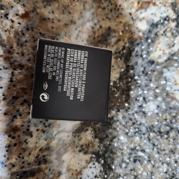 MAC Cosmetics Matte Eyeshadow Espresso Brown NIB - Picture 5 of 7